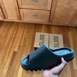 Yeezy slide onyx size 11 Brand new
